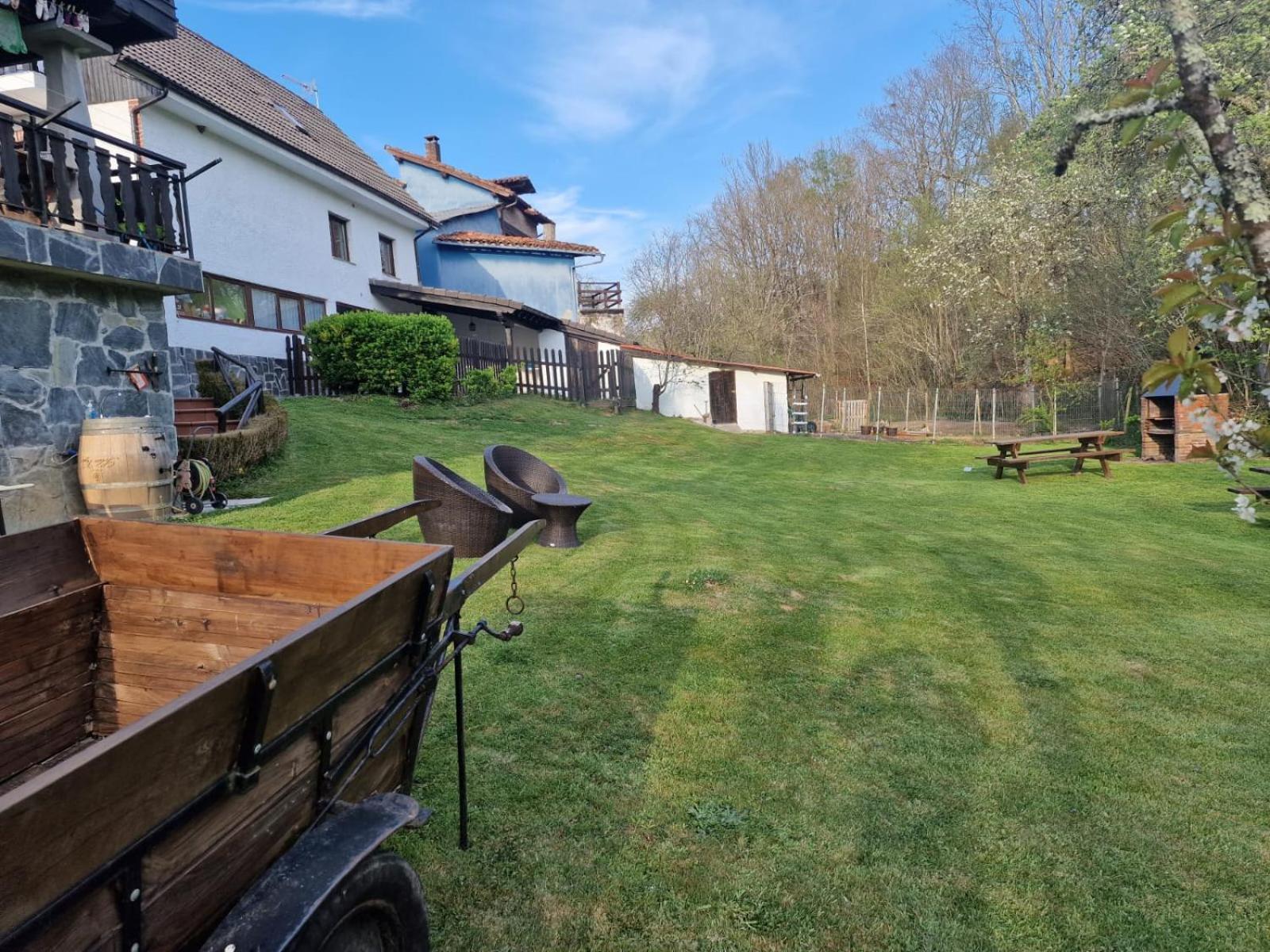Alojamiento Con Jardin Y Barbacoa Onís 外观 照片